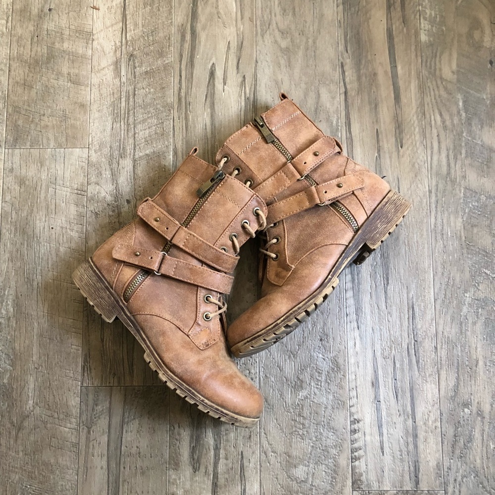 Combat boots